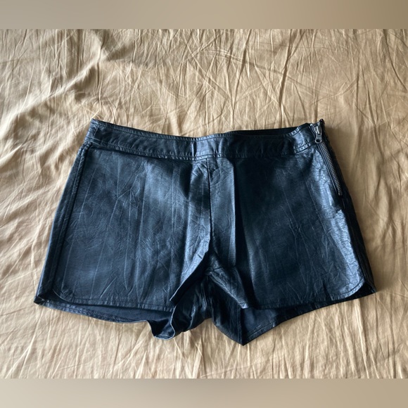 Converse Leather Mini Short - Picture 3 of 9